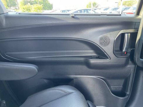 Used 2025 Toyota Sienna Limited AWD/4WD image 24