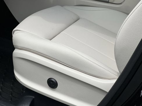 New 2026 Mercedes-Benz GLB 250 4MATIC image 19