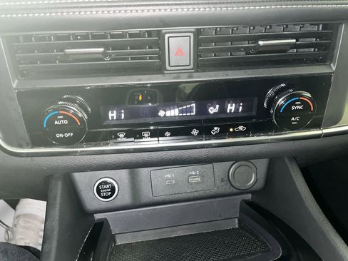 Used 2023 Nissan Rogue SV image 20