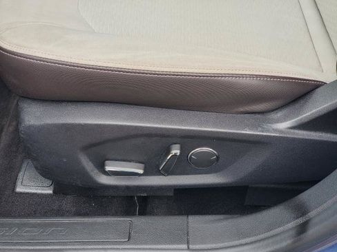 Used 2019 Ford Fusion SE w/ Equipment Group 151A FWD image 6