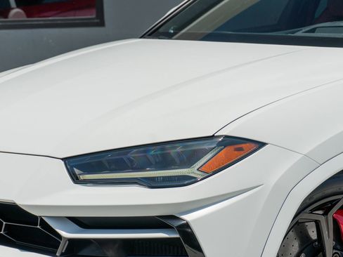 Used 2020 Lamborghini Urus AWD/4WD image 22