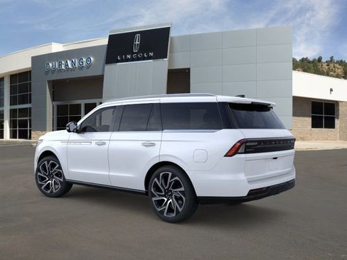 New 2026 Lincoln Navigator Reserve AWD/4WD image 4