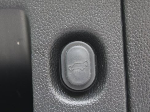 Used 2019 Chevrolet Suburban Premier w/ Premier Plus Edition image 11