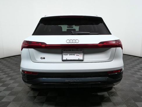 Used 2024 Audi Q8 e-tron Premium Plus image 27
