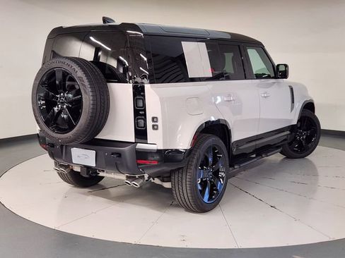 New 2026 Land Rover Defender 110 X-Dynamic SE AWD/4WD image 2