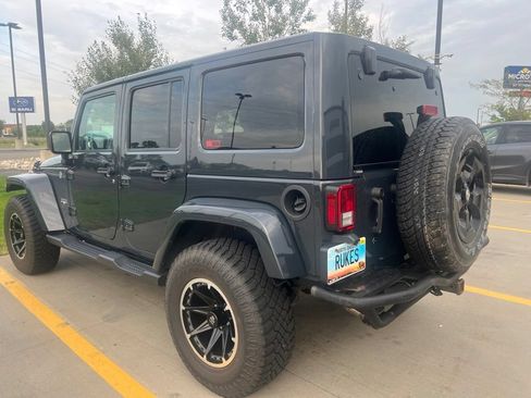 Used 2016 Jeep Wrangler Unlimited Sahara w/ Connectivity Group AWD/4WD image 18