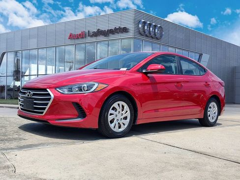 Used 2018 Hyundai Elantra SE w/ SE Connectivity Package 04 FWD image 1