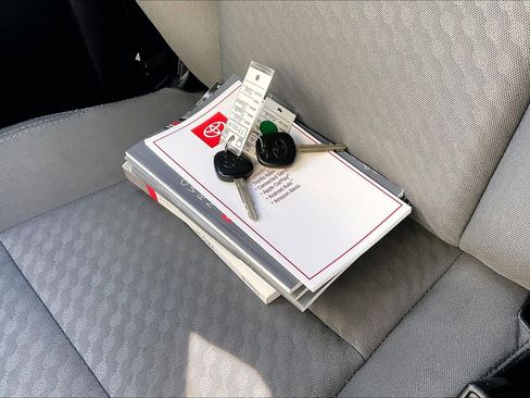 Used 2020 Toyota Tacoma SR image 10