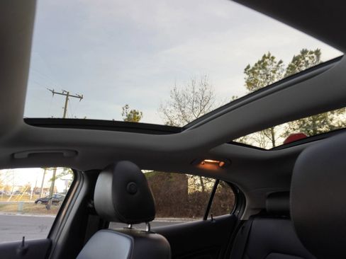 Used 2015 Mercedes-Benz GLA 250 4MATIC image 13