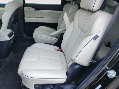Used 2025 Hyundai Palisade AWD image 13