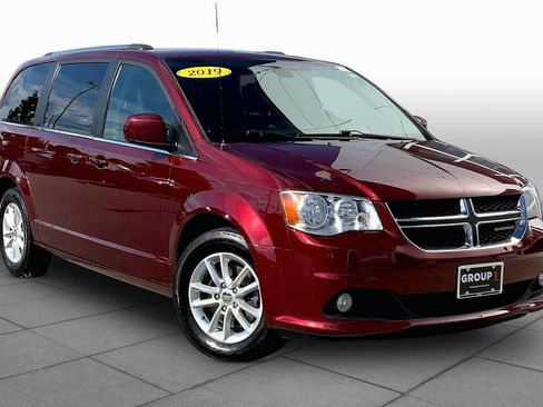 Used 2019 Dodge Grand Caravan SXT FWD image 3