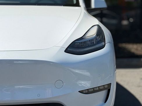 Used 2022 Tesla Model Y Long Range image 5