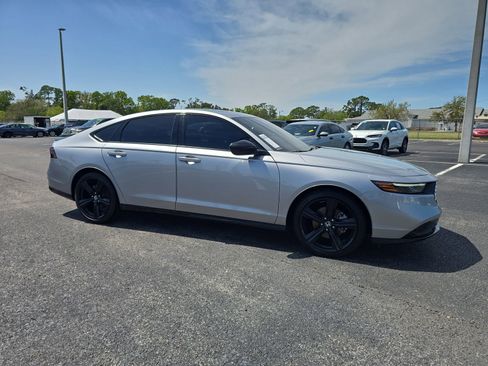 Used 2023 Honda Accord Sport image 2