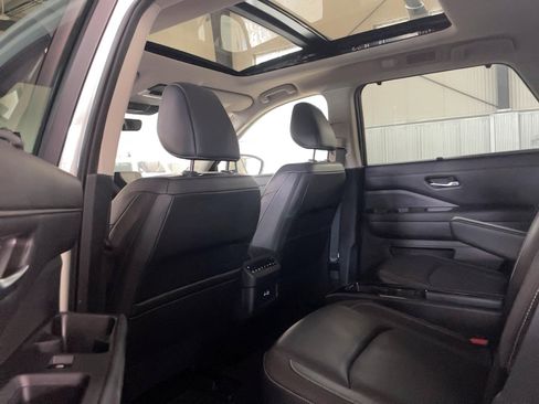 Used 2023 Nissan Pathfinder SL w/ SL Premium Package AWD/4WD image 7