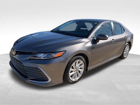 Used 2024 Toyota Camry LE image 3