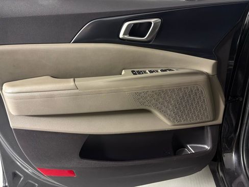 Used 2025 Kia Carnival image 14