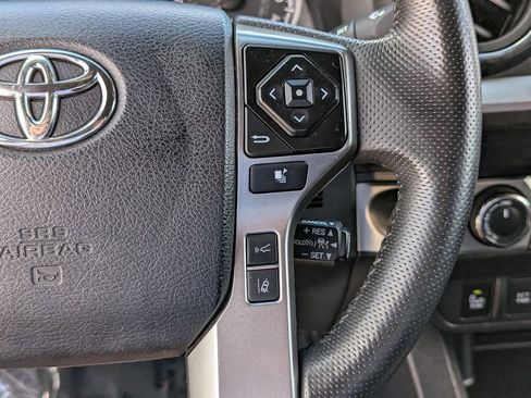 Used 2022 Toyota Tacoma Limited image 38