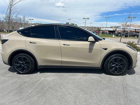 Used 2024 Tesla Model Y Long Range AWD/4WD image 8