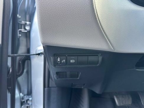 Used 2025 Toyota Corolla Cross L FWD image 21
