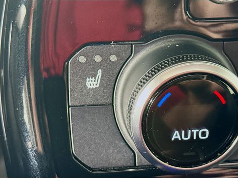 Certified 2022 Toyota Highlander XLE image 22