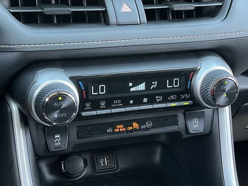 Used 2025 Toyota RAV4 XLE AWD/4WD image 18
