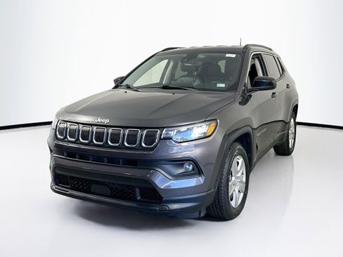 Used 2022 Jeep Compass Latitude image 1