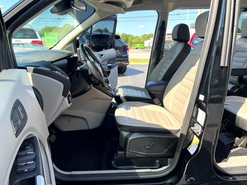 Used 2019 Ford Transit Connect Titanium w/ Titanium Premium Package image 16