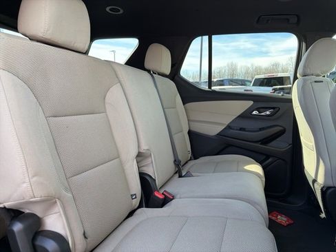 Used 2022 Chevrolet Traverse LS image 13