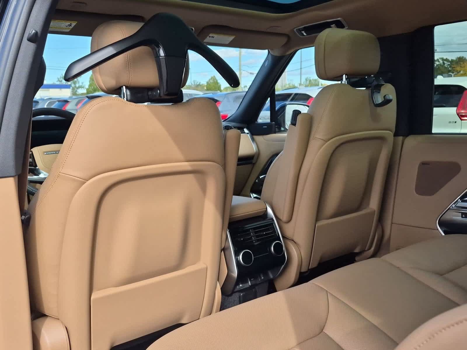 New 2027 Land Rover Range Rover Long Wheelbase SE AWD/4WD image 17