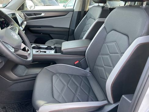 Certified 2025 Volkswagen Atlas Peak Edition SE image 6