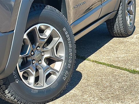 Used 2022 Jeep Cherokee Trailhawk w/ Trailer Tow Group image 3