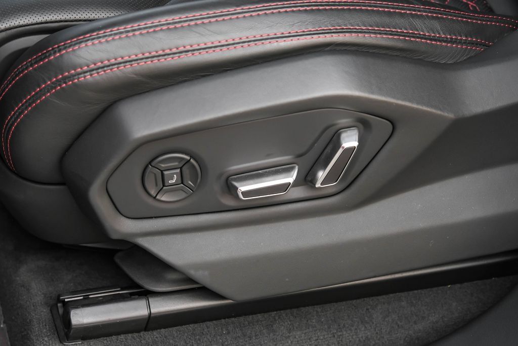 Used 2022 Lamborghini Urus AWD/4WD image 42