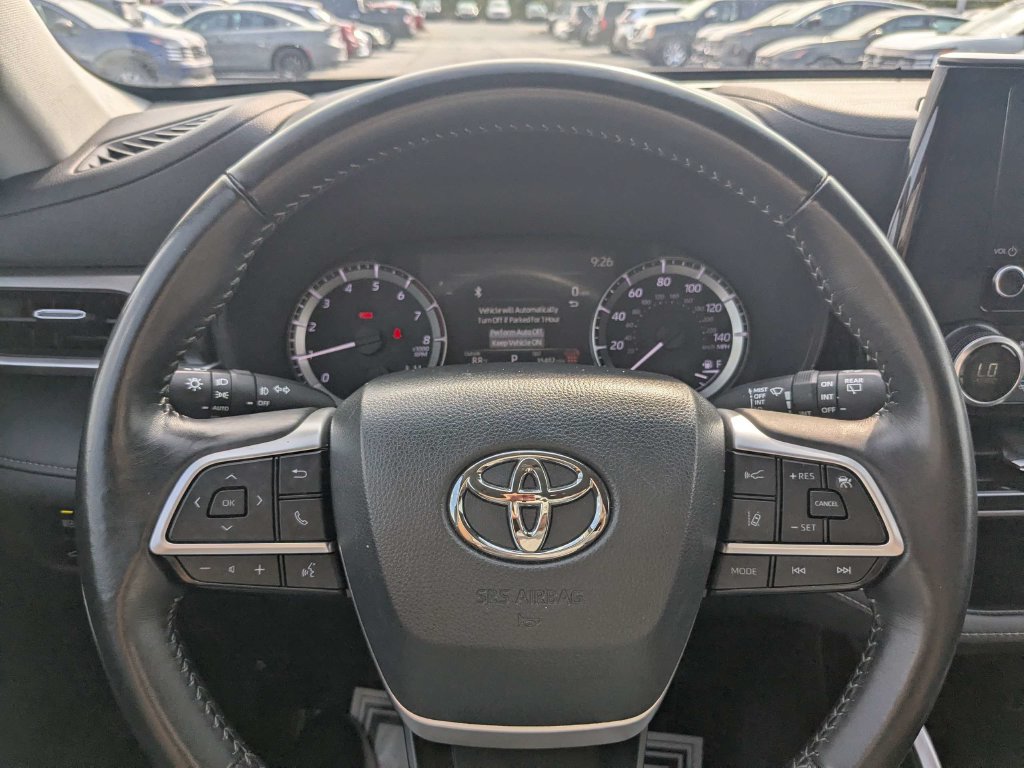 Used 2025 Toyota Highlander LE FWD image 26
