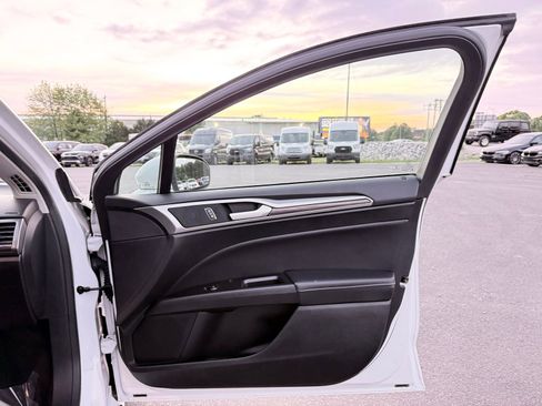 Used 2018 Ford Fusion SE w/ Equipment Group 602A image 20