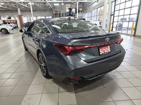 Used 2022 Toyota Avalon Touring w/ Advanced Safety Package image 3