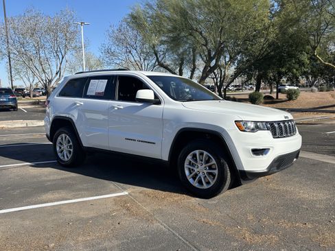 Used 2021 Jeep Grand Cherokee Laredo image 6