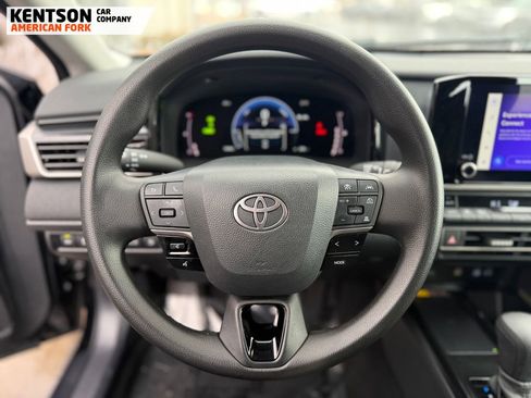 Used 2025 Toyota Camry LE image 19