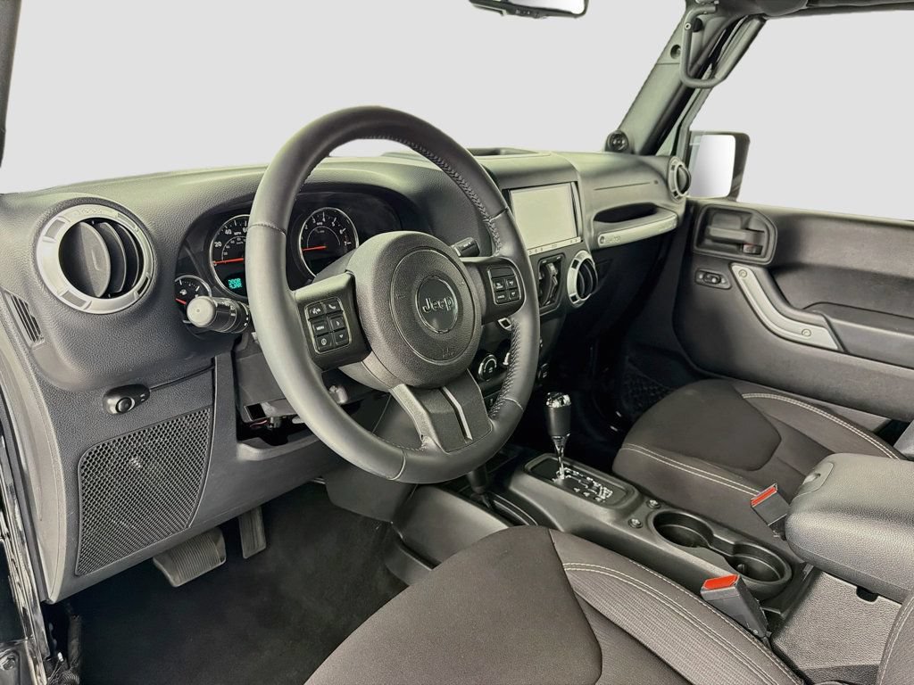 Used 2013 Jeep Wrangler Unlimited Sahara w/ Connectivity Group AWD/4WD image 9