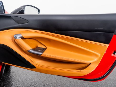 Used 2022 Ferrari F8 Tributo image 27