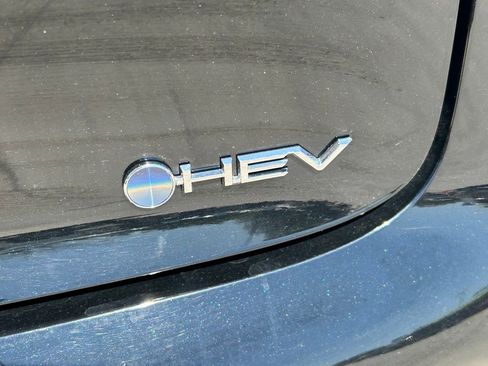 Used 2025 Toyota Prius XLE FWD image 12