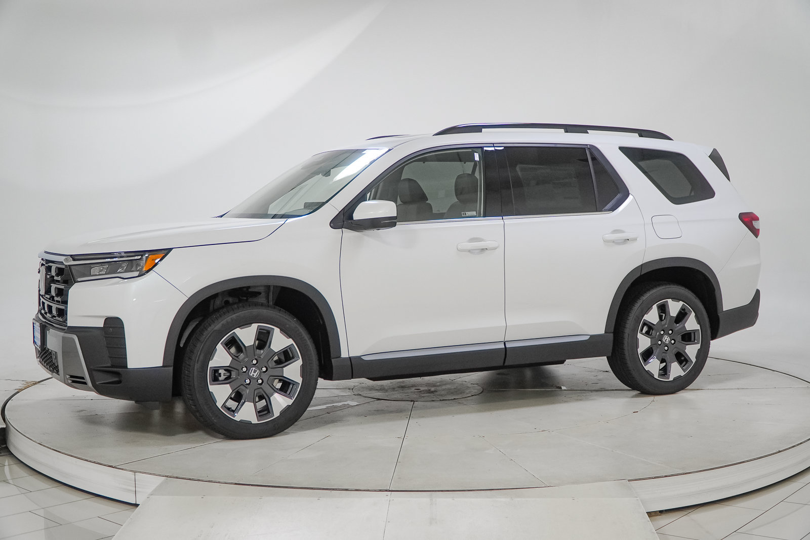 New 2026 Honda Pilot Touring image 4