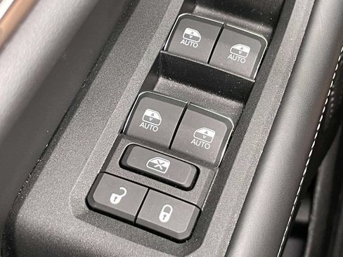 Used 2025 Jeep Grand Cherokee Overland AWD/4WD image 31
