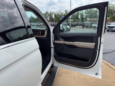 Used 2024 Ford Expedition Limited RWD image 20