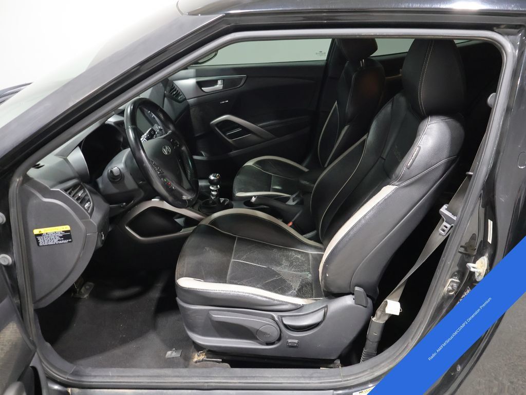 Used 2014 Hyundai Veloster Turbo FWD image 2