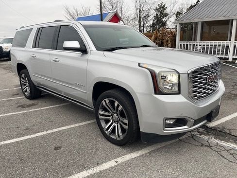 Used 2019 GMC Yukon XL Denali w/ Denali Ultimate Package image 3