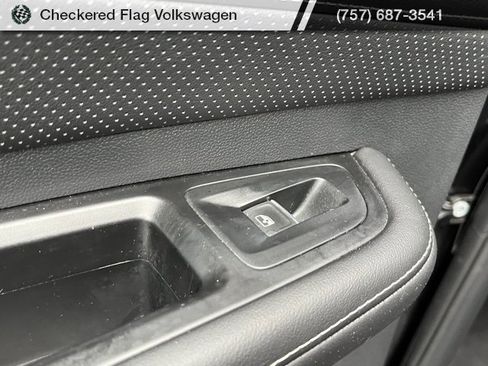 Used 2024 Volkswagen Atlas SE image 26