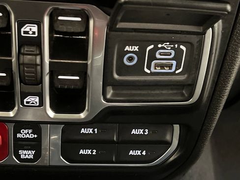 Used 2024 Jeep Wrangler Unlimited Rubicon AWD/4WD image 56