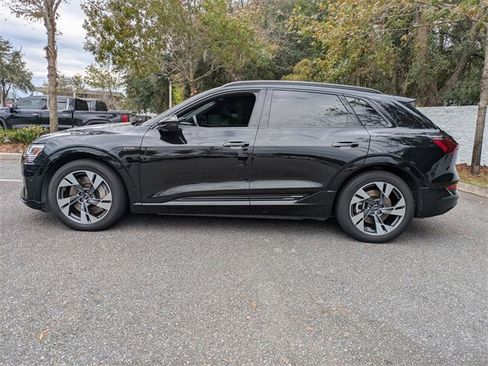 Used 2022 Audi e-tron Premium w/ Convenience Plus Package image 6