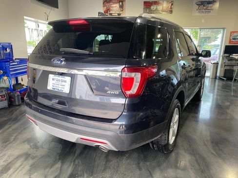 Used 2017 Ford Explorer XLT w/ Equipment Group 202A AWD/4WD image 7
