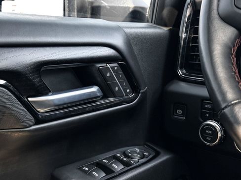 Certified 2025 GMC Sierra 2500 AT4X w/ AT4X AEV Edition AWD/4WD image 17